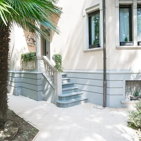 Opera 01 Maison De Charme Bed & Breakfast 4*