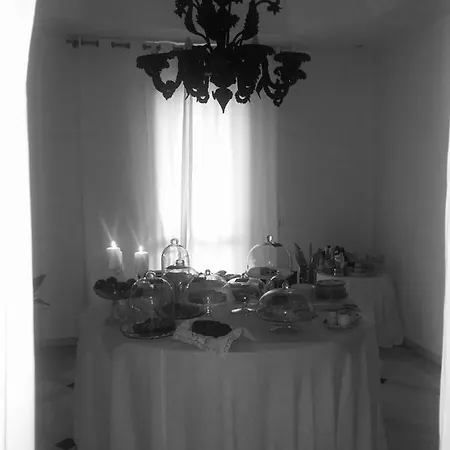 Opera 01 Maison De Charme Bed & Breakfast 4*